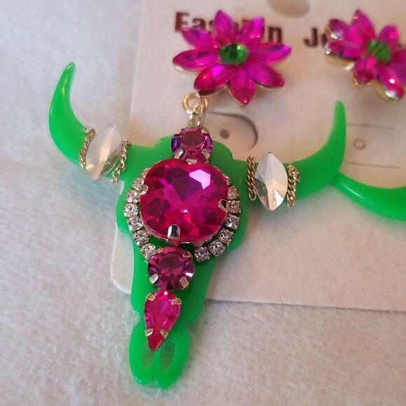 Bullhead chic western sparkling earrings - Picture 8 of 9